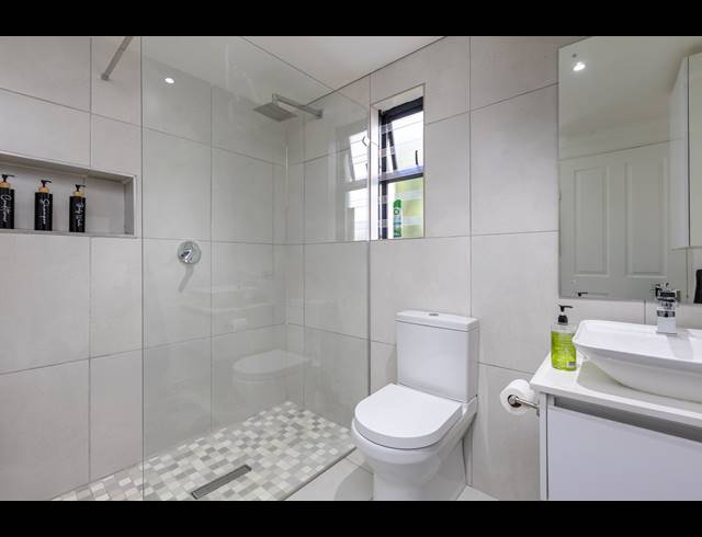 2 BEDROOM APARTMENT TO LET IN CAMPS BAY